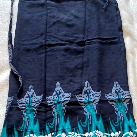 Sarong - Picture 1 of 3